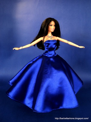 Длинное платье для куклы 
