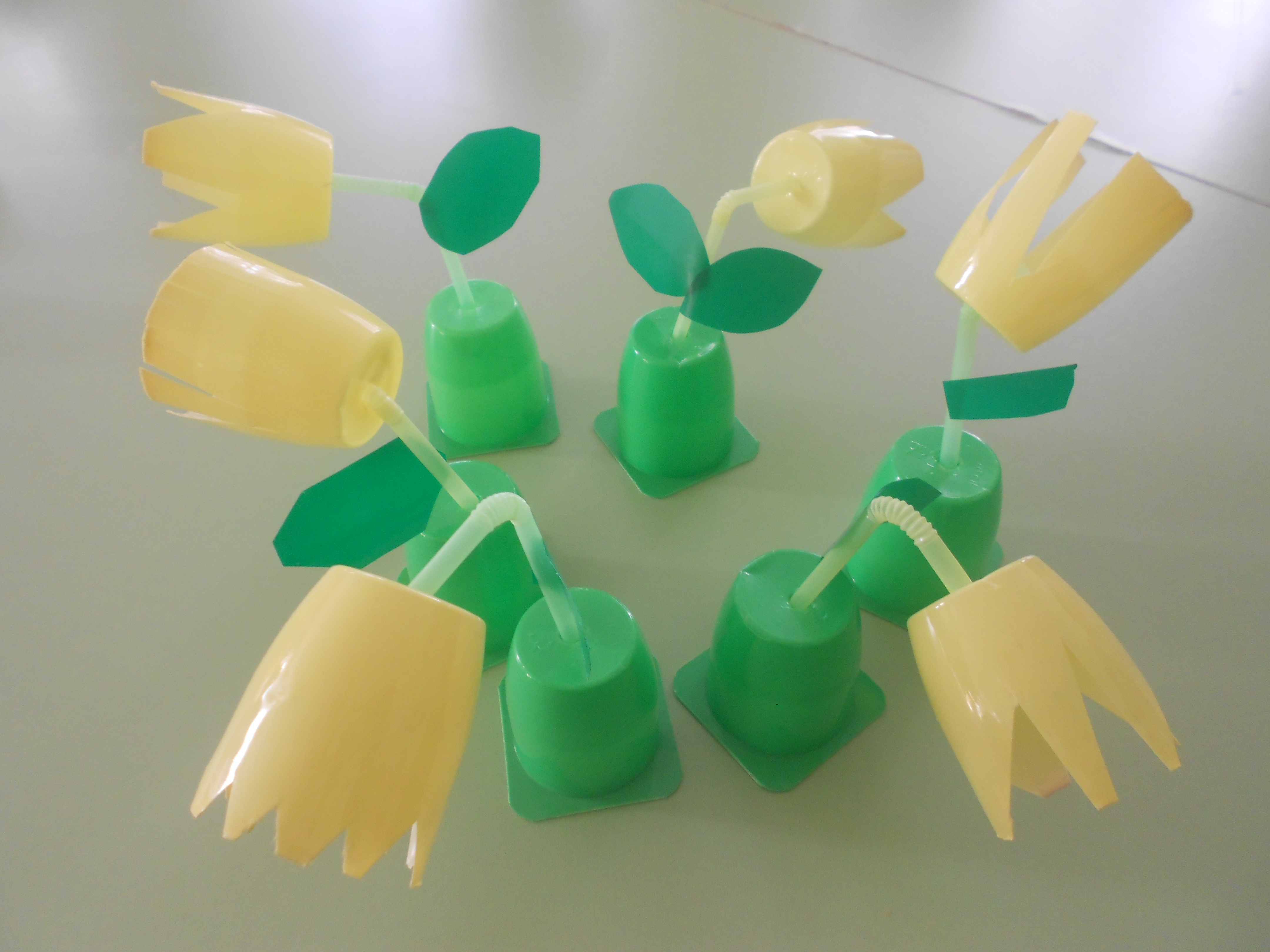 Как сделать снеговика из пластиковых стаканчиков своими руками: пошаговая инструкция