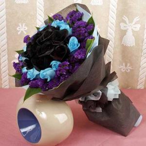 Букет из черных и голубых роз