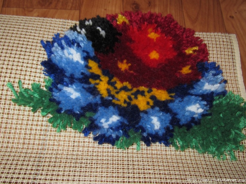 Ковровая вышивка цветок