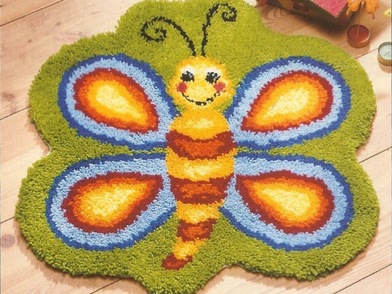 Ковровая вышивка бабочка